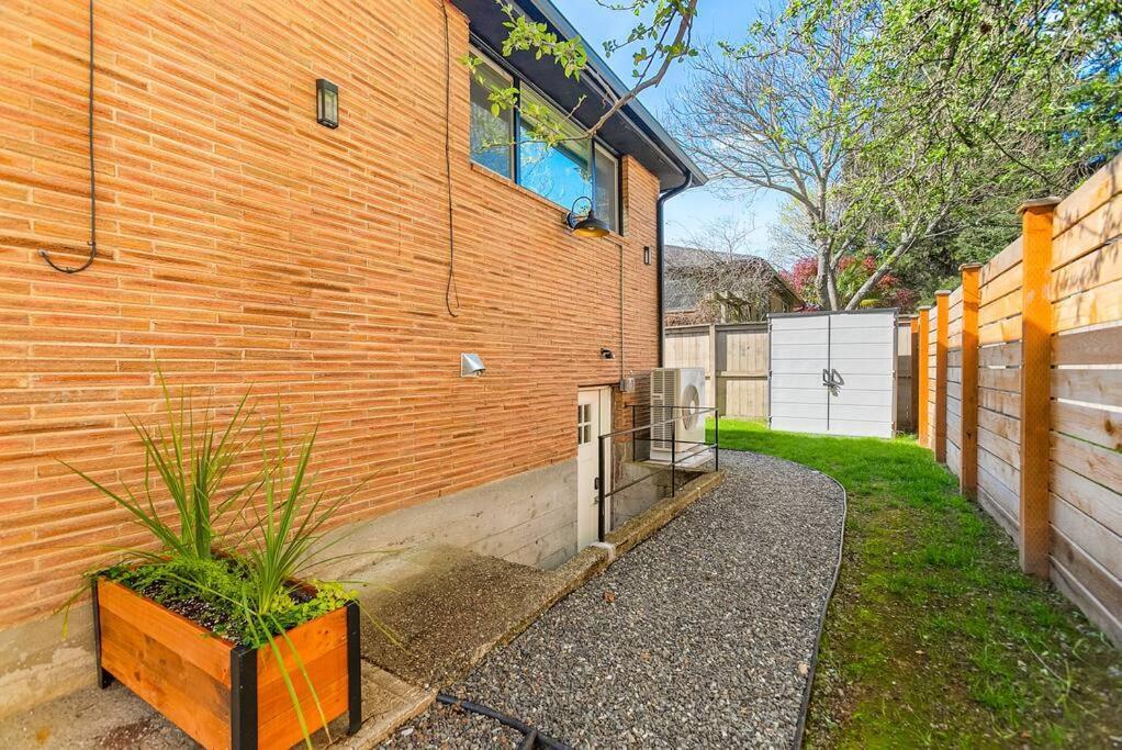 Lilac In Law, Picturesque Lower Unit Seattle Extérieur photo